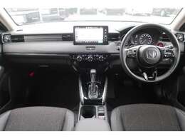 視界と視認性に優れたインパネまわりに統一感のあるデザインで全体をすっきりと。スイッチ類は見やすく分かりやすいレイアウトに。エンジンスタートはスタートボタンをワンプッシュ！