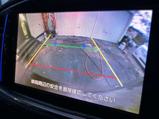 バックカメラを装備しておりますので安全にバックする事が可能になっております♪バックが苦手な方でも安心して駐車する事が出来ますよ♪画面もクリアで嬉しいですね♪