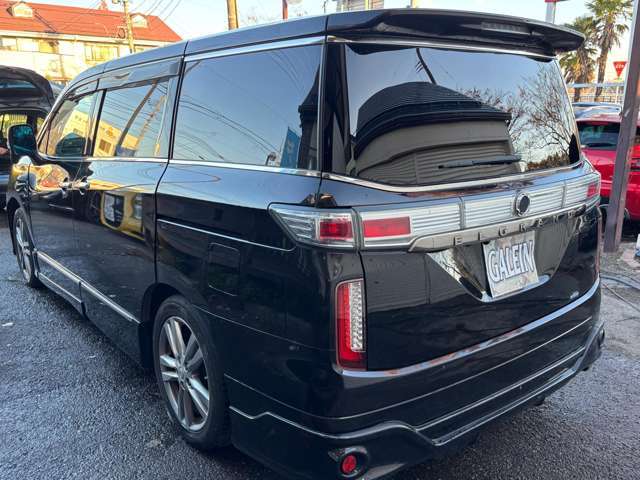 リアはプライバシーガラスになっていますので、外からの視線も気になりません♪防犯性にも優れていますね♪夏の強い日差しもカットしてくれます♪