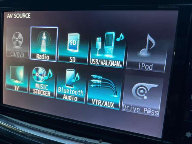 Bluetooth機能が付いておりますので、車内空間をより快適にすることが出来ます♪長距離のドライブで渋滞に巻き込まれた時でも退屈知らず♪好きな音楽をかけて気分が上がること間違いなしですね♪