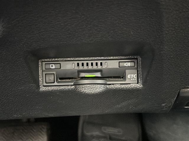 全国10.000台の保有在庫の中から、厳選したオススメ車両を店頭にて展示致しております。国産車のみならず、輸入車の展示にも力を入れております。こだわり派のお客様にもご満足頂ける在庫を揃えております。