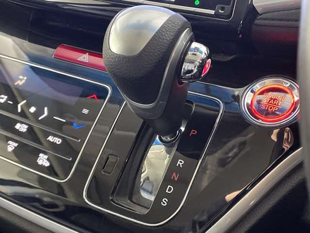 【シフトレバー】『シフトレバー』の画像になります。写真の内容に関してご不明点、ご質問等がございましたらお気軽にガリバー店舗までお問い合わせください。