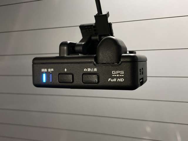 【ドライブレコーダー】映像・音声などの運転中の記録を残します。事故などを起こした起こされた時の証拠になりえますので、もしも時でも安心ですね。