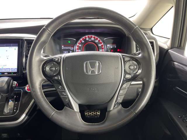 【ハンドル】『ハンドル/ステアリング』の画像になります。写真の内容に関してご不明点、ご質問等がございましたらお気軽にガリバー店舗までお問い合わせください。