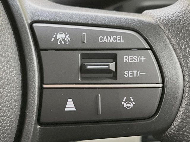 【アダプティブクルーズコントロール】高速道路での長距離走行が楽に！！自動で速度を保つクルーズコントロールが、衝突軽減システムと連携し、前方の車両を感知して車間を保つように速度調節してくれます！！