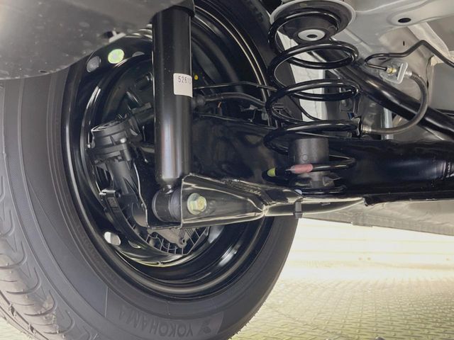 お車を安心してお乗りいただく為には、足回りの定期点検が欠かせません。サービスサポート（有償保証）では無料点検もご提供しており、安心のカーライフをお過ごしいただけるサポート体制が整っています。
