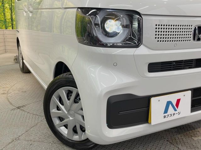 【LEDヘッドライト】悪天候や夜間走行時も良好な視界を確保し安心して運転できる高輝度LEDヘッドライトを装備！点灯速度が早く、消費電力も抑えられています。
