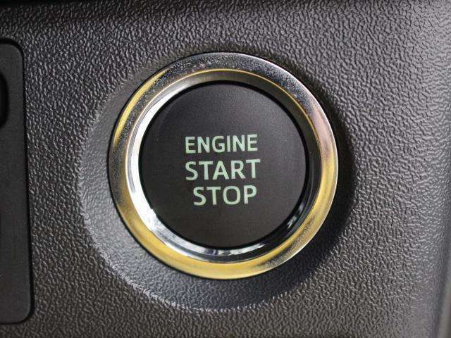 スマートキーを携帯していれば、ブレーキを踏みながらエンジンスイッチを押すだけで、エンジンが始動します。