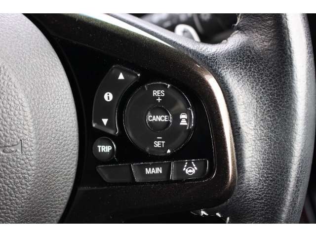 いつでもどんな場面でも、不安なく安心して運転できるようにドライバーと一緒に周囲に気を配りもしもに備える、Honda SENSINGのさまざまな機能や装備が充実しています。