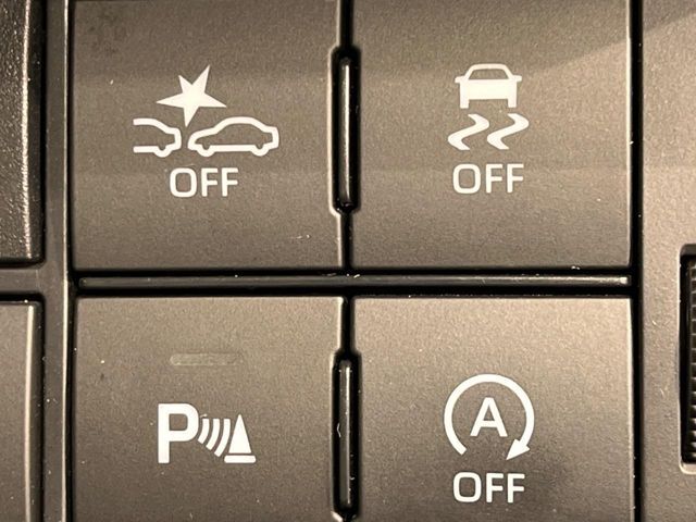 【スマートアシスト】走行中に前方の車両等を認識し、衝突しそうな時は警報とブレーキで衝突回避と被害軽減をアシスト。より安全にドライブをお楽しみいただけます。