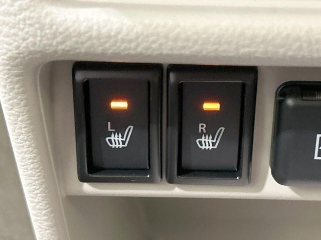 【シートヒーター】寒い日に重宝するシートヒーター！エアコンより早く温まってくれるので寒がりの人も安心ですね♪エアコンの温風は乾燥するから苦手、という方にもをおすすめです。
