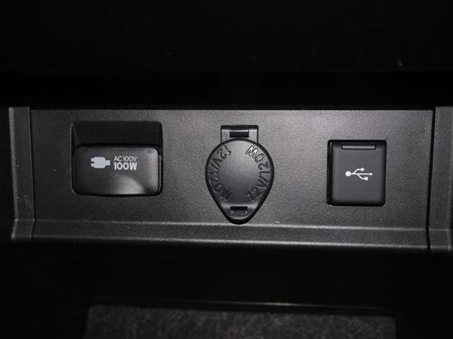 100Wまで使えるAC100Vコンセント/USB端子