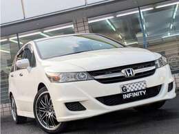 スタイリッシュなエクステリアのホンダ ストリーム ♪後期型のZS HDDパッケージ♪お得な車検：2年付です♪純正エアロや社外18AWが装備され見た目◎♪純正ナビは便利なバックカメラ付♪