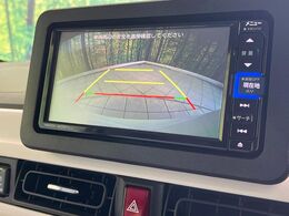 【バックカメラ】駐車時に後方がリアルタイム映像で確認できます。大型商業施設や立体駐車場での駐車時や、夜間のバック時に大活躍！運転スキルに関わらず、今や必須となった装備のひとつです！