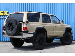 背面タイヤ付きの迫力のある1台です。