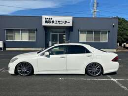 自社にて認証工場を保有しているので納車前後の整備やメンテナンス・カスタマイズまで幅広くご対応！ぜひお問い合わせください。