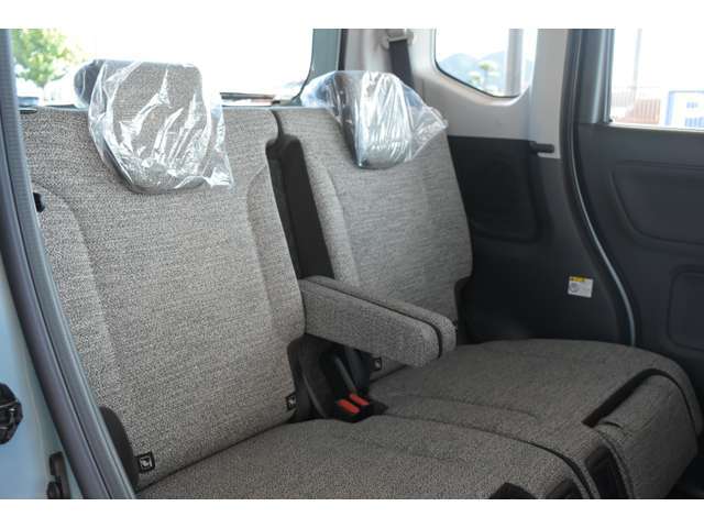 高さ50mぐらいのクレーンが何本も見えます。創業100年の造船所です