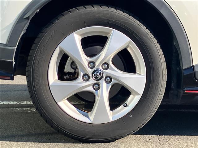 【　アルミホイール　】専用のアルミなので、お車のイメージにぴったり！！社外のアルミやスタッドレスタイヤも取り扱いございます！！ドレスアップもカスタマイズもお任せください！！