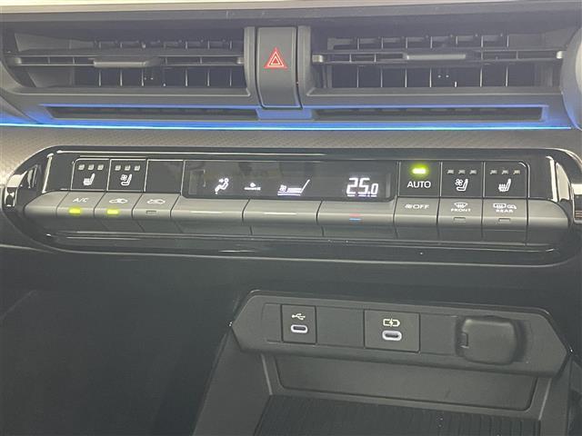 【フルオートエアコン】お好みの温度に設定しておくだけで車が風量を自動調整。