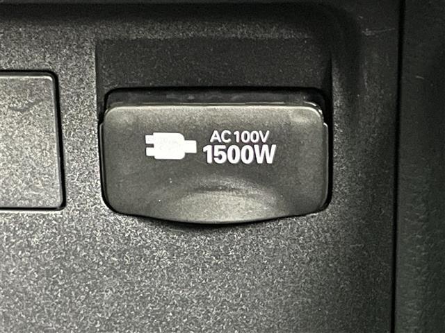 【アクセサリーソケット（電源ソケット）】電源からケーブルをつなげば、スマートフォンなどの電子機器の充電などを行うことができます！ゲーム機器や、カメラの充電にも便利ですね。