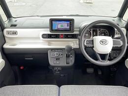 【　オ【インパネ全体】全方位で視界が広く、高い目線で運転もしやすいです！ートエアコン　】車内温度を感知して自動で温度調整をしてくれるのでいつでも快適な車内空間を創り上げます！