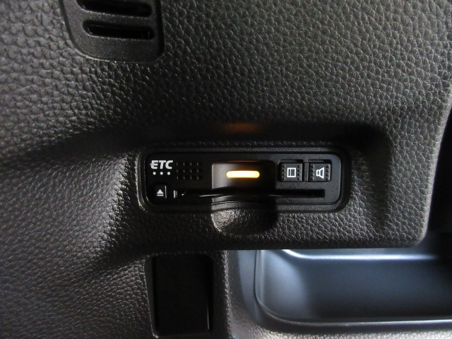 ETC付！高速道路の料金所はキャッシュレスで通過です！サービスエリア等にあるスマートインターの出入りも利用可能でとっても便利☆ご納車後すぐにお使い頂けるようセットアップしてのお渡しとなります。