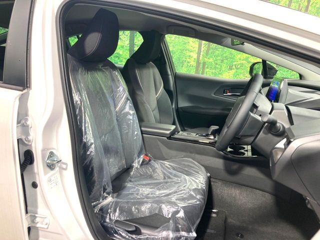 運転席まわりには十分なスペースがあり、大柄な方でもゆったり運転していただける環境です。