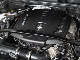 マセラティ新時代の2リッターL4　ハイブリッドエンジン　300馬力（カタログ値）。是非店頭でその走りやエギゾーストを、肌で、耳でご体感ください。