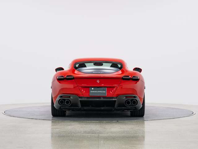 リアのテールライトデザインはFerrari伝統の4灯イメージを継承しながらも新鮮なデザインです