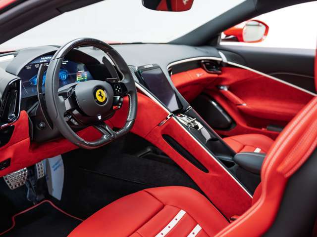 内装はRosso ferrariを選択されています。