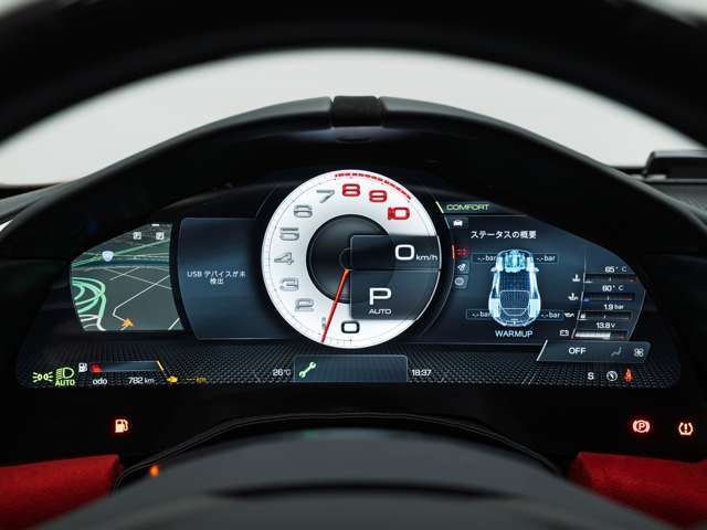 運転に必要な情報を分かりやすく表示するフルデジタルコクピットが採用されております。