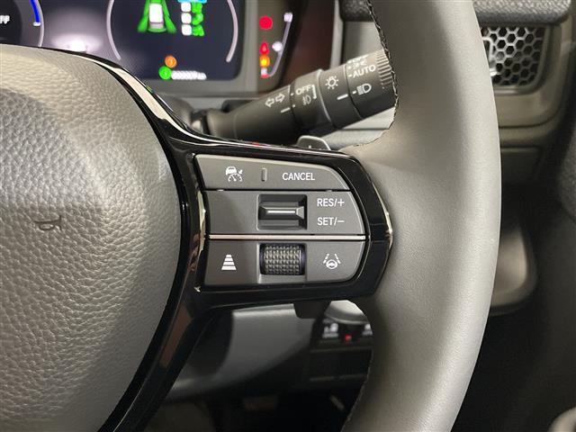 【アダプティブクルーズコントロール（ACC）】適切な車間距離を保ちながら先行車に追従走行したり、設定した車速でアクセルを踏まなくても走行できます！機能には限界があるためご注意ください。