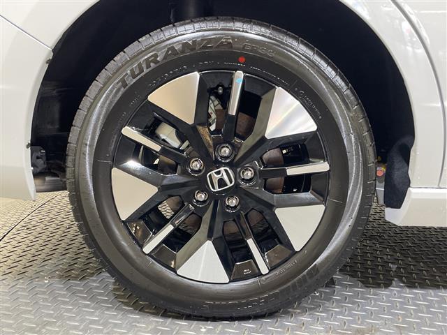 【純正16インチアルミホイール】純正アルミホイールで足回りもかっこよく決まってます♪