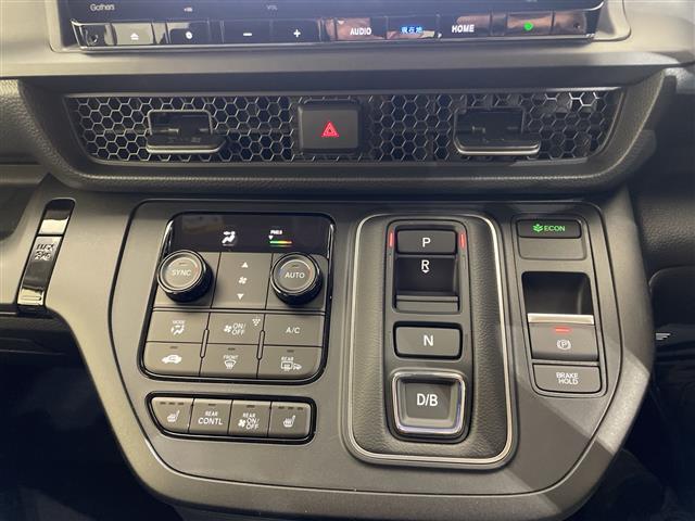 【シートヒーター】シートを温めてくれる暖房機器です！長時間座っていると負担が掛かりやすい背中や腰、または冬場などの寒い日に冷えやすい脚部に快適なぬくもりを伝えます。