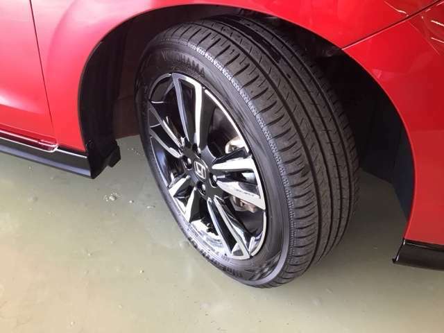 16インチ（185/55R16）RS専用デザインのアルミホイール