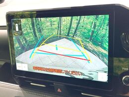【バックカメラ】駐車時に後方がリアルタイム映像で確認できます。大型商業施設や立体駐車場での駐車時や、夜間のバック時に大活躍！運転スキルに関わらず、今や必須となった装備のひとつです！