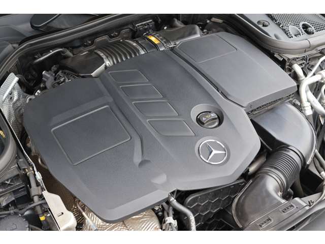 心臓部はカタログ値194馬力を誇る2,000cc　直列4気筒DOHCICターボ搭載エンジン！力強いドライブフィールを実現させます！