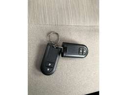 プッシュボタンスタートにキーフリーキー2個あります