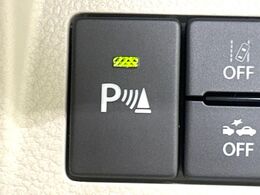 【コーナーセンサー】バンパーに付いたセンサーが障害物を検知！一定の距離に近づくとアラートで教えてくれます♪狭い駐車スペースや車庫入れ時も安心ですね☆