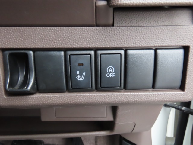 急ハンドル時などの横滑りを抑制する機能・加速時などの車輪空転を抑制する機能・ブレーキ時の車輪ロックを抑制する機能。これら3つの機能を兼ね備えたVSAを装備しております！