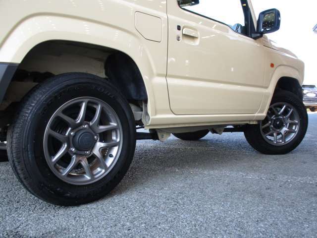 純正OPフロントSUZUKIグリル・革巻きH・クルーズコントロール・シートヒーター・プッシュスタート・スマートキー・純正フロアマット・デュアルセンサーブレーキサポート・AT車