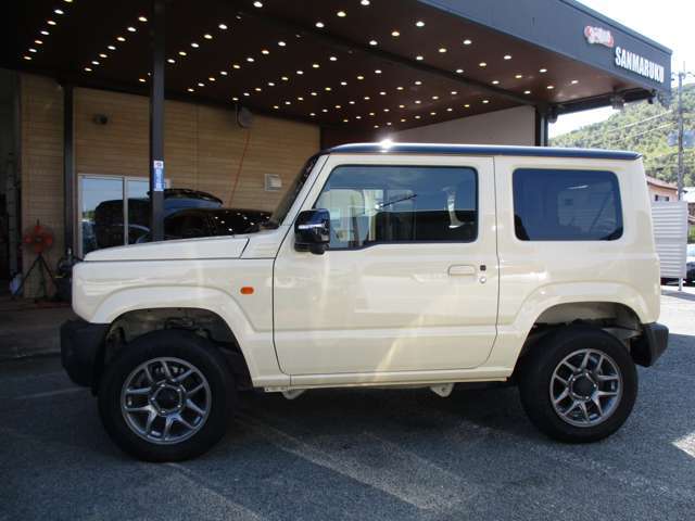 純正OPフロントSUZUKIグリル・革巻きH・クルーズコントロール・シートヒーター・プッシュスタート・スマートキー・純正フロアマット・デュアルセンサーブレーキサポート・AT車