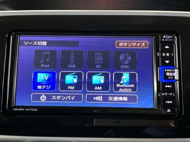 フルセグテレビ、DVD、CD、ブルートゥースオーディオなどが楽しめます。