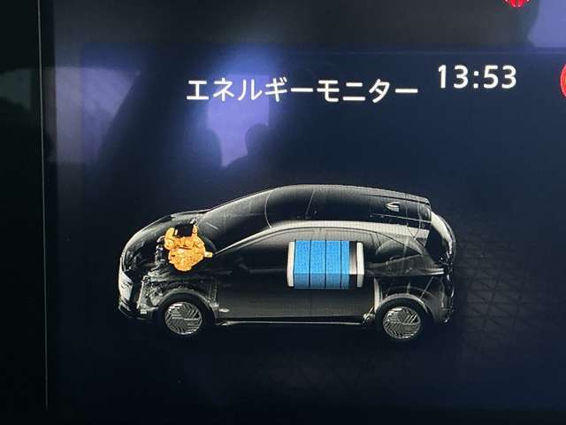 回生ブレーキが作動すると、メーター内の表示灯が点灯し、より安全な運転をサポートします。ブレーキランプの状態を常に把握できるため、後続車への安心感もアップします。