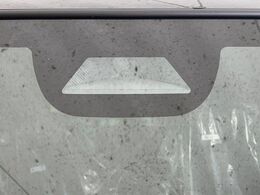 【ホンダセンシング】走行中に前方の車両等を認識し、衝突しそうな時は警報とブレーキで衝突回避と被害軽減をアシスト。より安全にドライブをお楽しみいただけます。