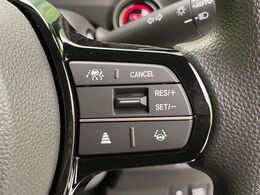 【アダプティブクルーズコントロール】高速道路での長距離走行が楽に！！自動で速度を保つクルーズコントロールが、衝突軽減システムと連携し、前方の車両を感知して車間を保つように速度調節してくれます！！