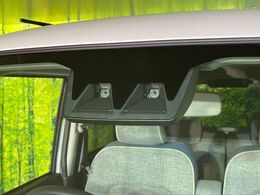 【スマートアシスト】走行中に前方の車両等を認識し、衝突しそうな時は警報とブレーキで衝突回避と被害軽減をアシスト。より安全にドライブをお楽しみいただけます。