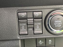 【両側パワースライドドア】スマートキーや運転席のスイッチで後席両側スライドドアの開閉が可能♪電動だから力を入れてドアを開ける必要が無く、小さなお子様でも簡単に開け閉めでき快適です♪