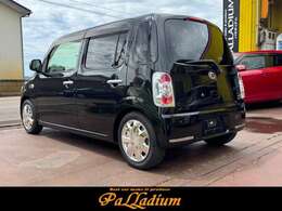 メッキホイールカバーがボディと調和し、全体のまとまり感をアップ！純正でもここまで雰囲気ある仕上がりに。