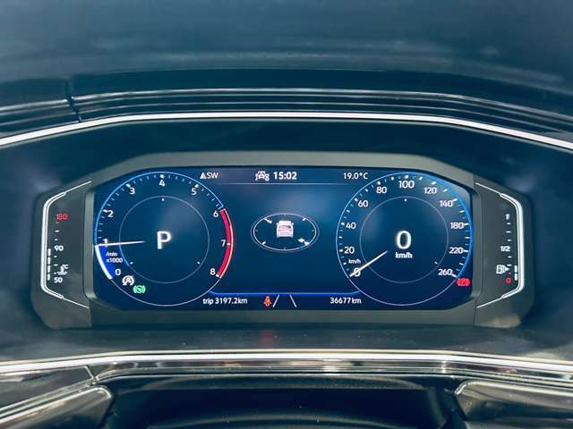 【スピードメーター】『スピードメーター』の画像になります。メーターがシンプルで見やすく運転しやすいですね！